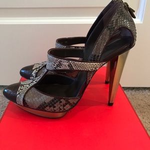 Lara Bohinc Abstract Python heel